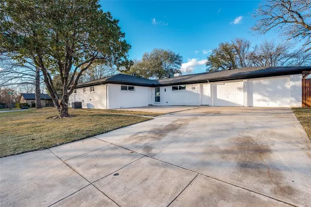$369,900 | 116 Cooper Drive, Hurst, TX 76053