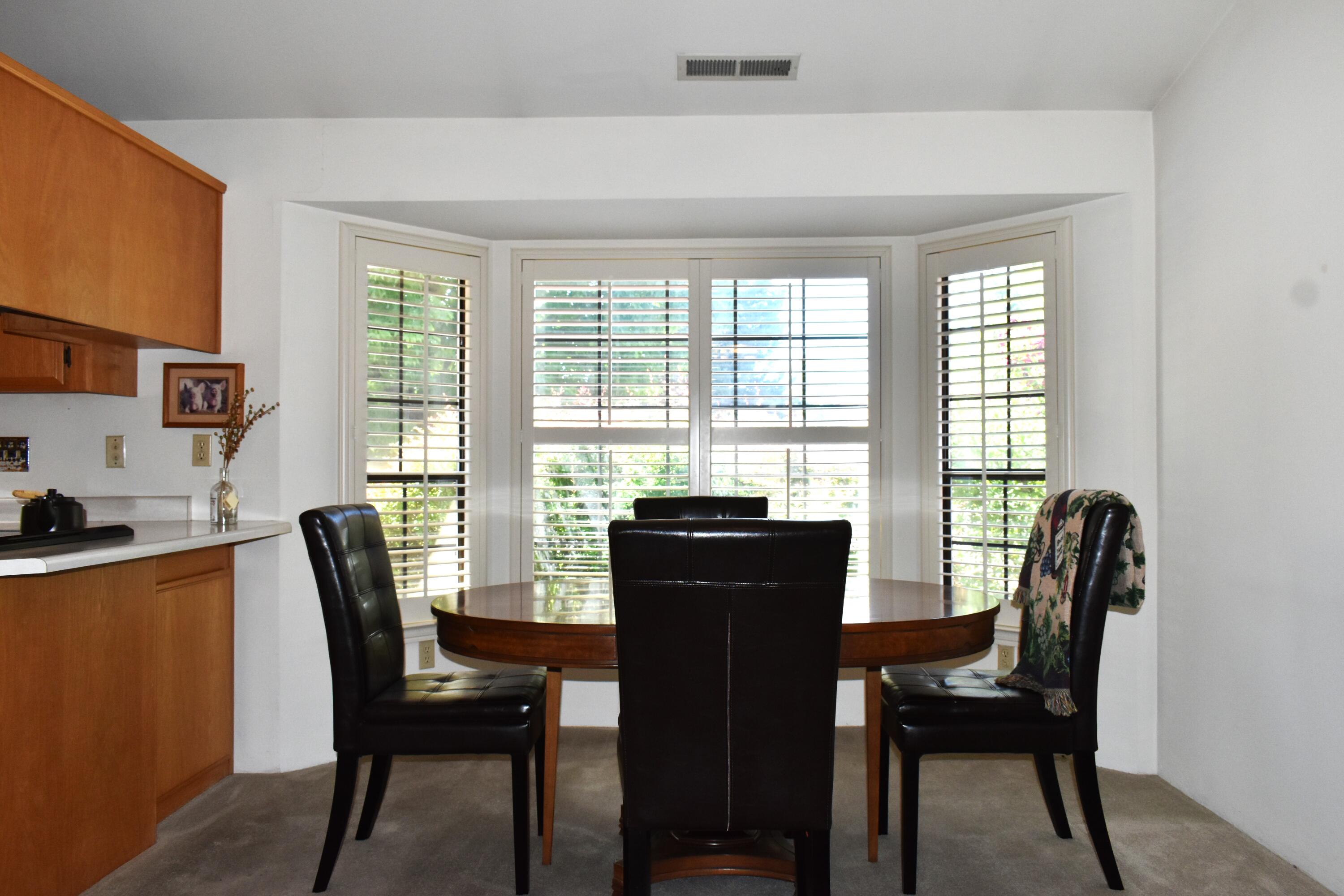3112 Springbrook Road Medford, OR 97504 - Photo 10 of 30 DSC_0589