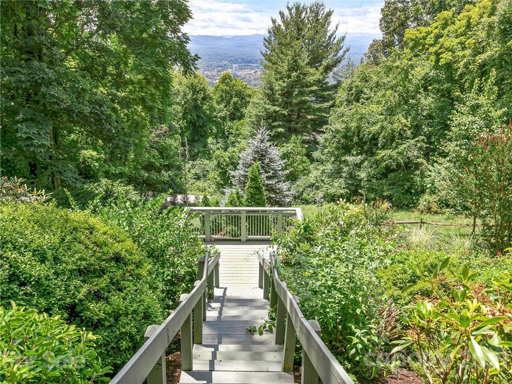 22 Sunset Summit Asheville, NC 28804 - Photo 34 of 42 a view of balcony and yard