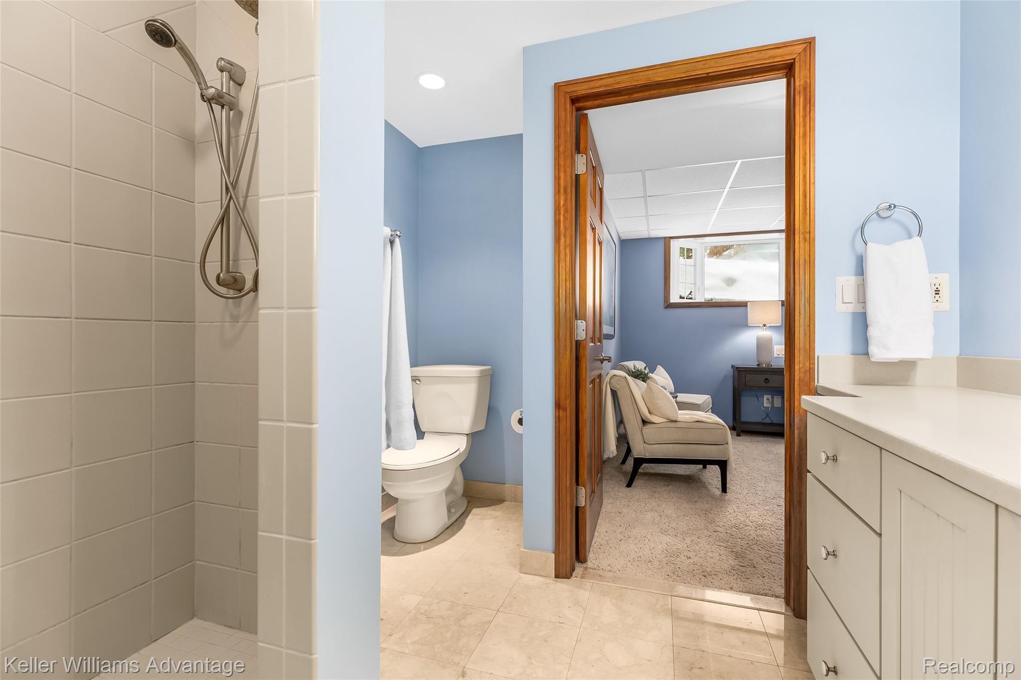 3191 Ridge Road White Lake, MI 48383 - Photo 35 of 42 Primary bath.