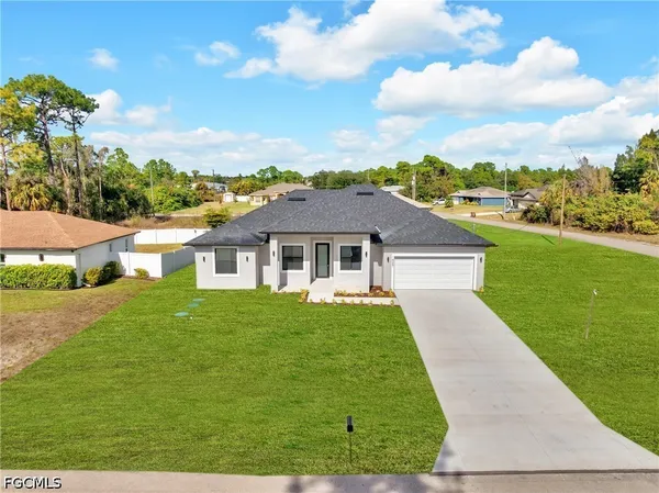 $419,900 | 459 Windsor Avenue South, Lehigh Acres, FL 33974