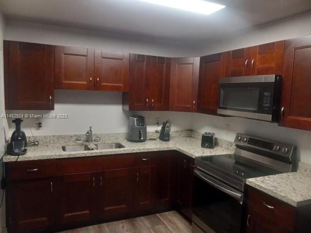 370 West 18th Street Riviera Beach, FL 33404 - Photo 3 of 6 Gallery Image 3