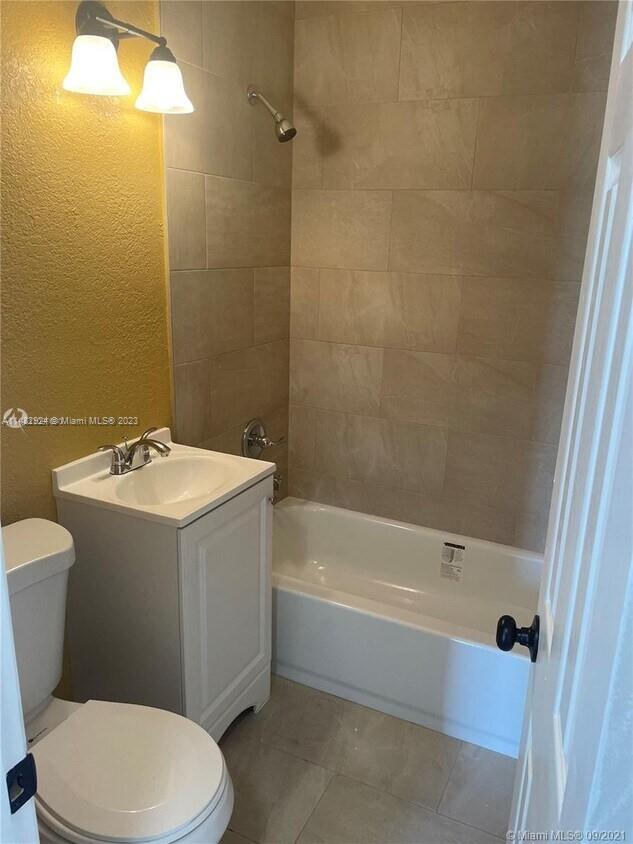 370 West 18th Street Riviera Beach, FL 33404 - Photo 4 of 6 Gallery Image 4