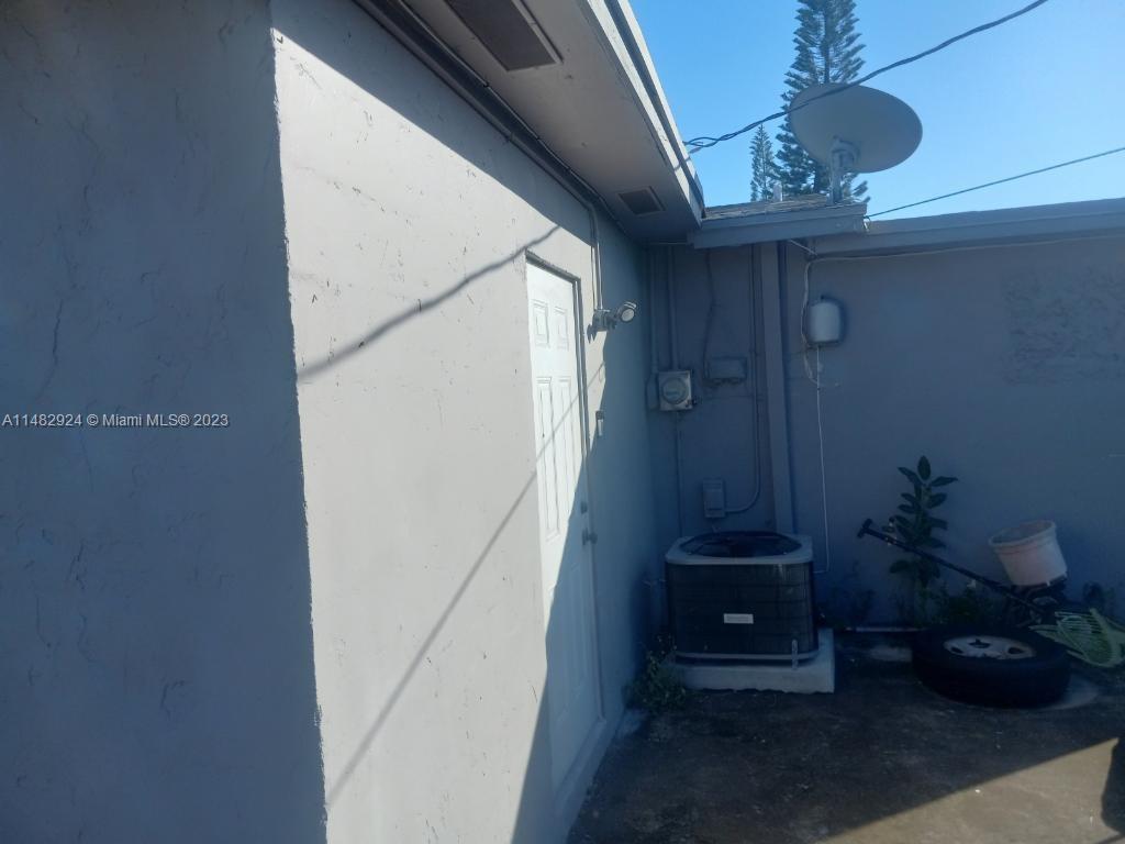 370 West 18th Street Riviera Beach, FL 33404 - Photo 5 of 6 Gallery Image 5