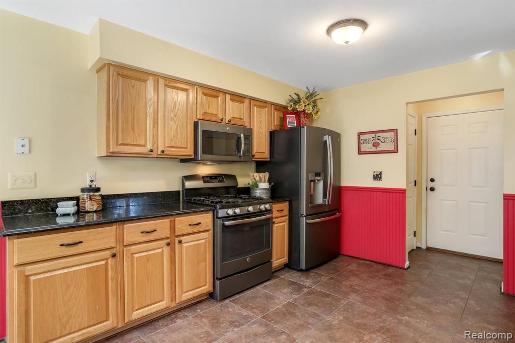 2926 Dearborn Avenue Rochester Hills, MI 48309 - Photo 8 of 29