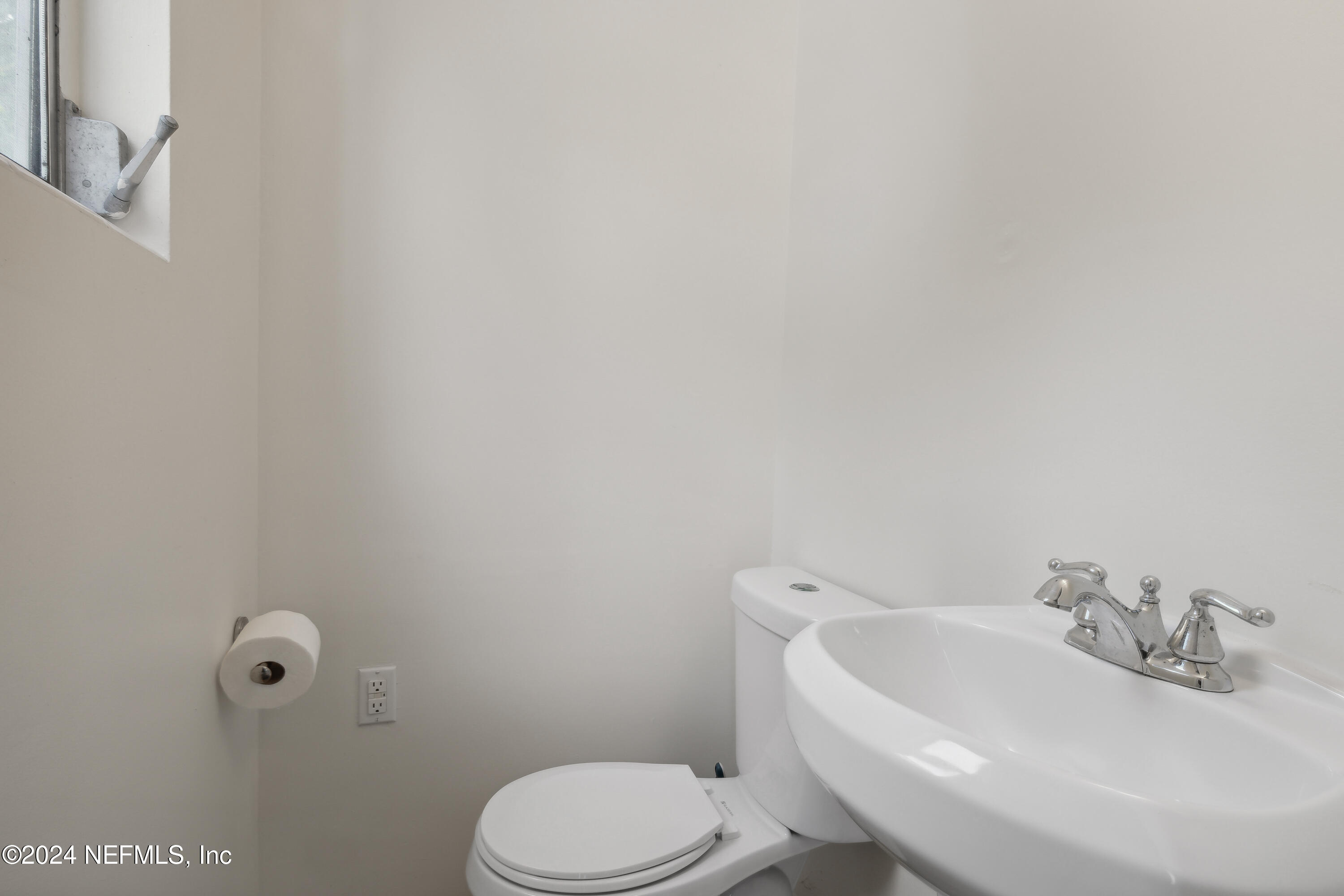 4829 Riverdale Road Jacksonville, FL 32210 - Photo 23 of 26 Half bath