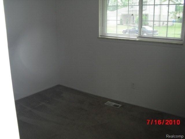 34669 Devonshire Road New Baltimore, MI 48047 - Photo 8 of 12 34669 Devonshire (22)