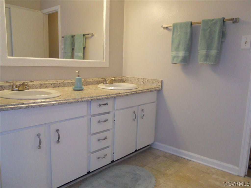 3005 Fielding Road Colonial Heights, VA 23834 - Photo 13 of 18 Upstairs Bathroom - Double Vanity