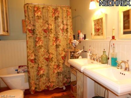 8960 North Brown Road Chardon, OH 44024 - Photo 14 of 23 Master Bath with claw foot tub