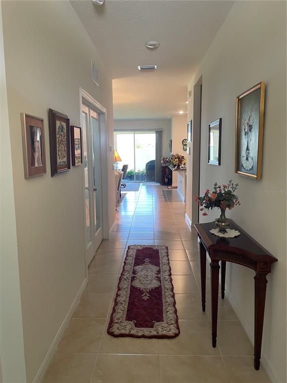 6209 Southwest 89th St Road Ocala, FL 34476 - Photo 2 of 27 a very nice looking room with a couch