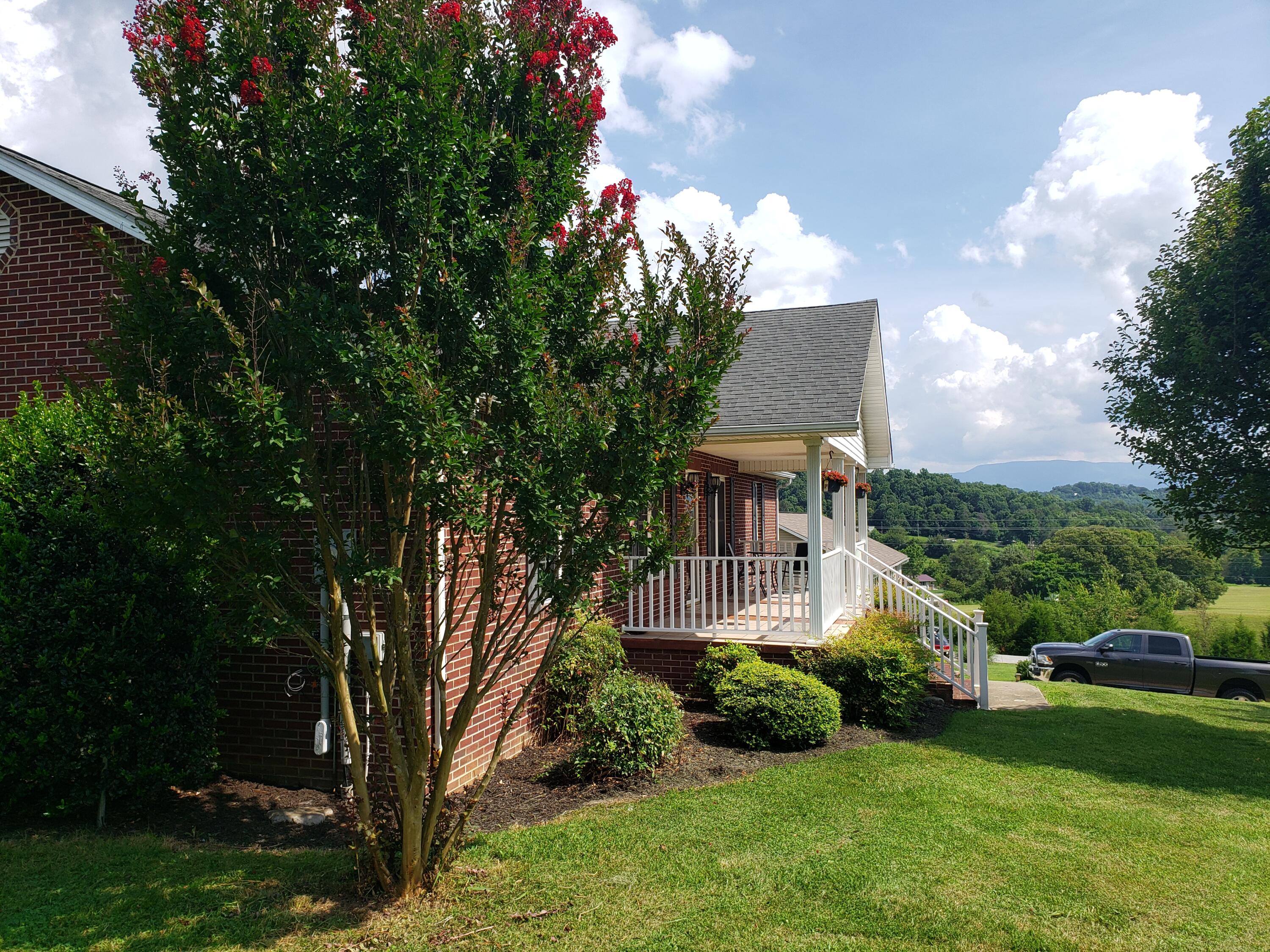54 East Ridges Drive Chuckey, TN 37641 - Photo 3 of 27 20210730_155741