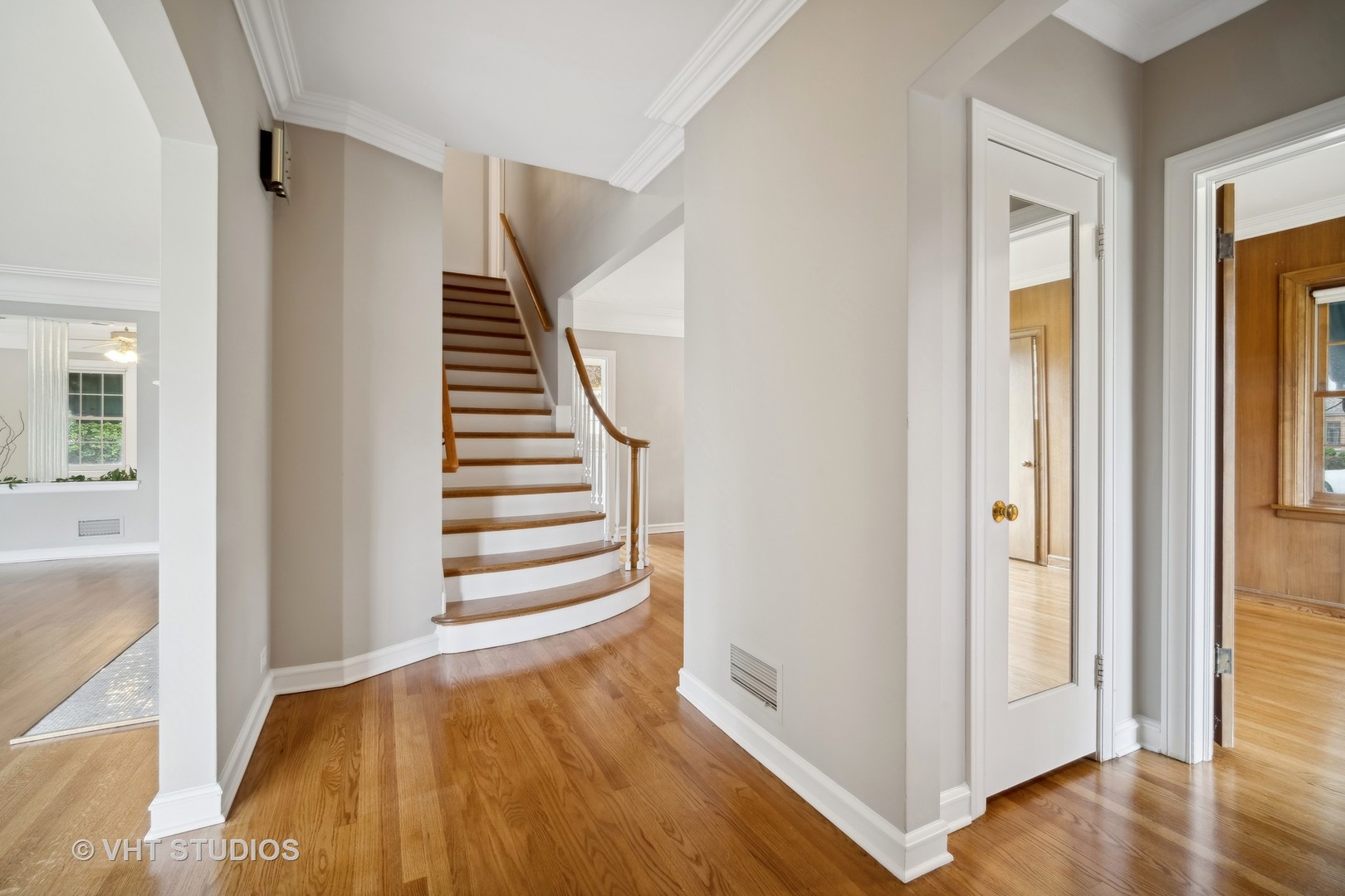 111 Yost Avenue Park Ridge, IL 60068 - Photo 5 of 45 Gallery Image 5