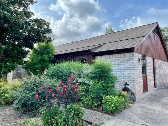 $679,990 | 2310 Brooktree Drive, Houston, TX 77008