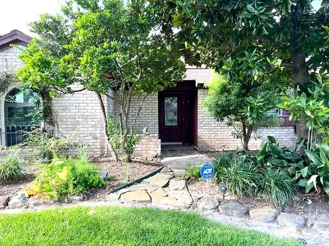 $679,990 | 2310 Brooktree Drive, Houston, TX 77008