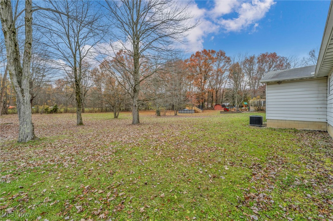 1140 Keefer Road Girard, OH 44420 - Photo 41 of 49 View of grassy yard