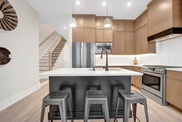 $699,000 | 4353 North Richmond Street, Unit 2S, Chicago, IL 60618