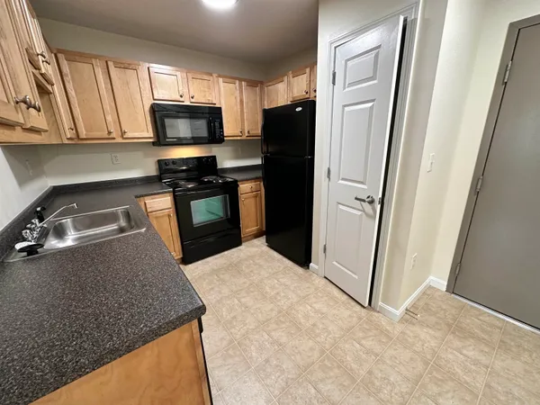 $1,804 | 20 Sentinel Court, Unit 304, Manchester, NH 03103