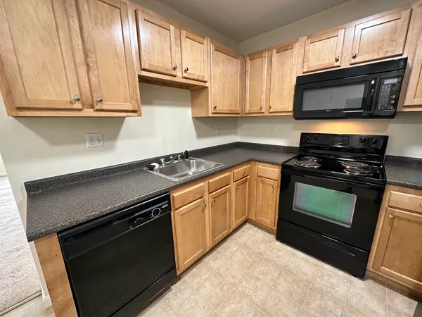 $1,804 | 20 Sentinel Court, Unit 304, Manchester, NH 03103