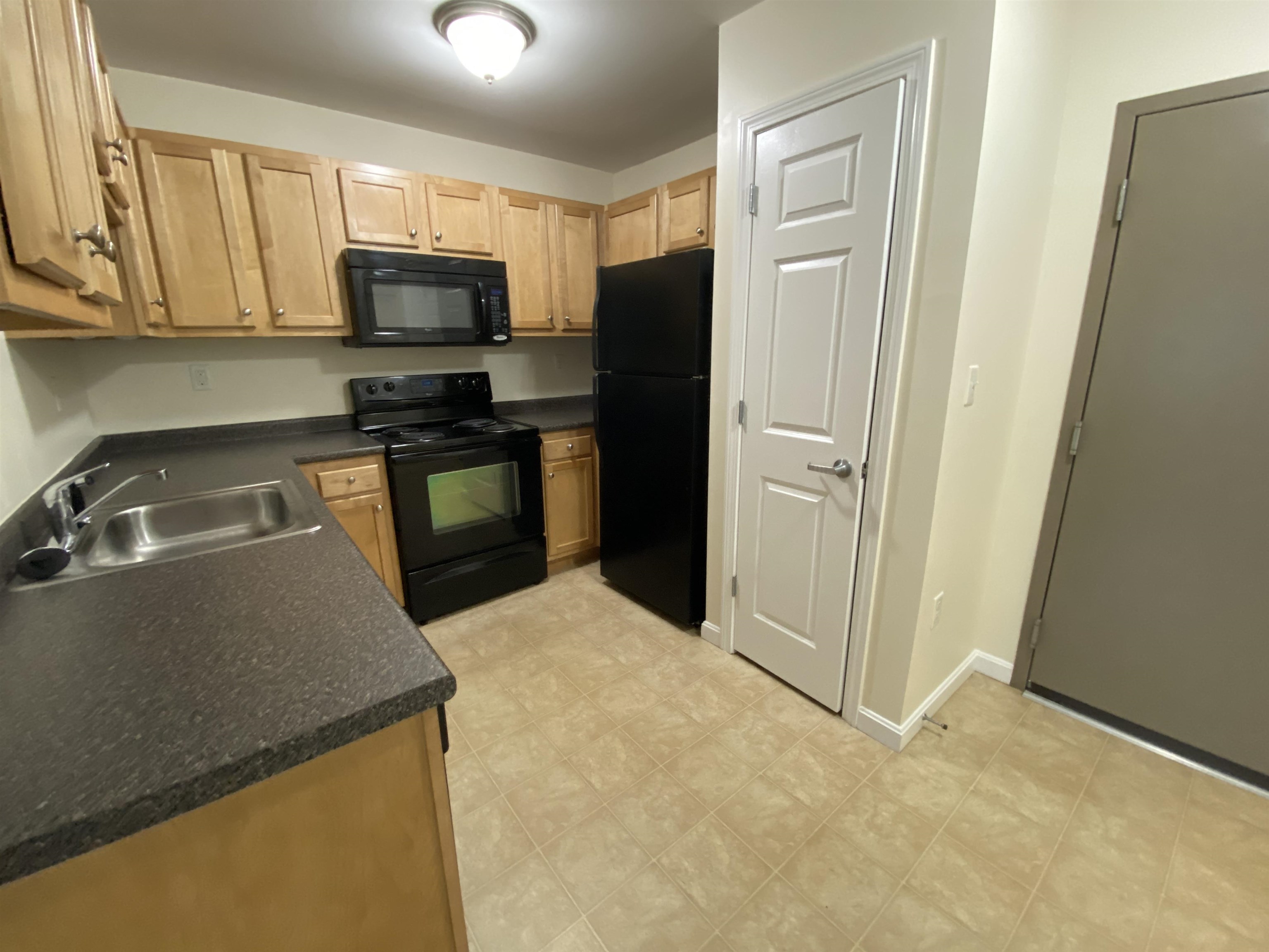 20 Sentinel Court, Unit 304 Manchester, NH 03103 - Photo 8 of 40