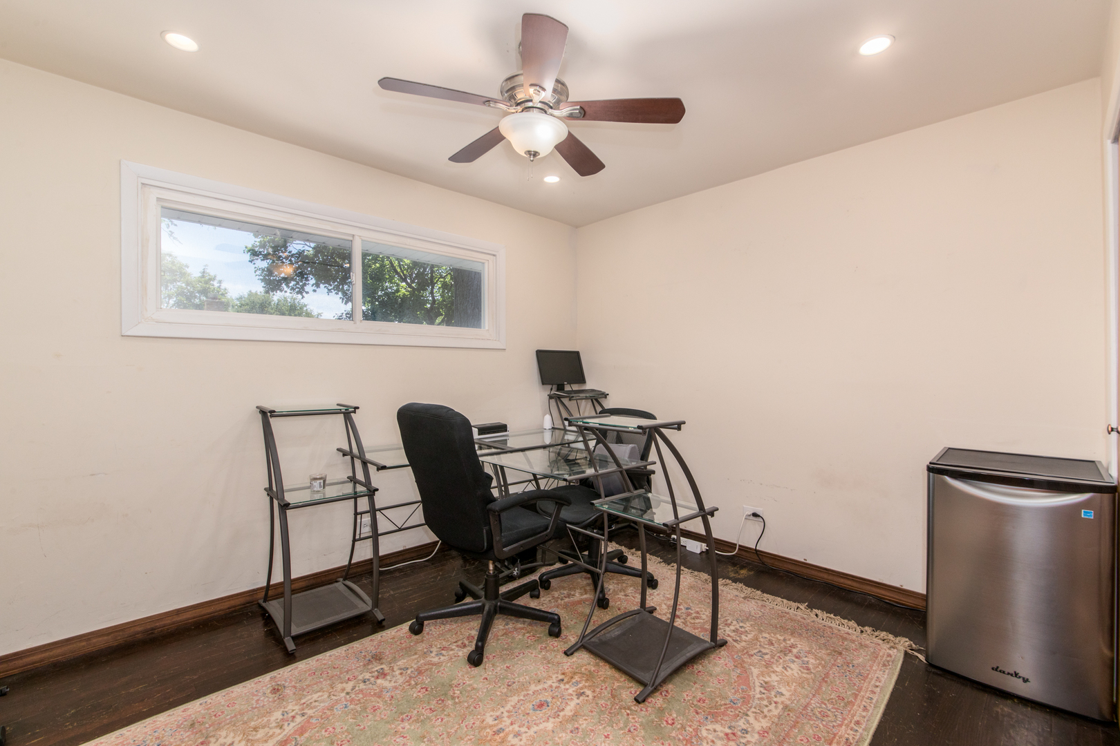 817 Hibbard Road, Unit D Wilmette, IL 60091 - Photo 23 of 26 a workspace with furniture and a window