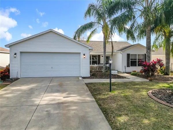 a front view of house with yard