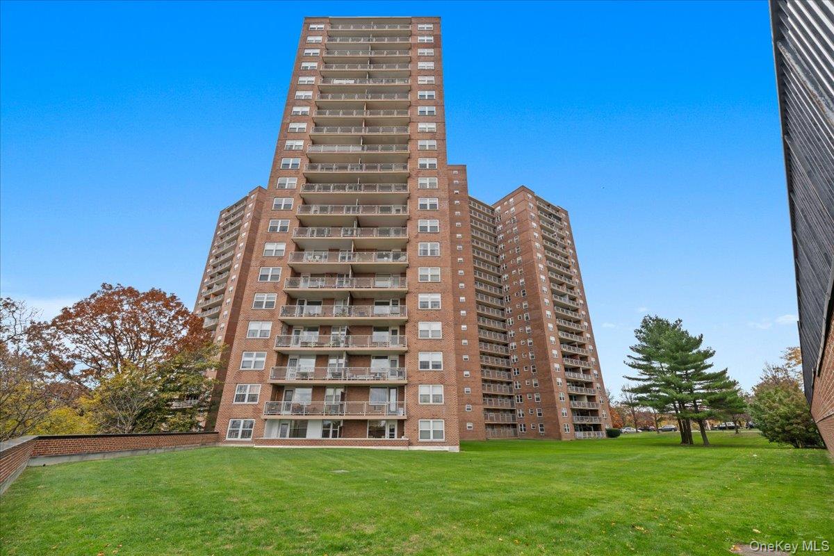 5700 Arlington Avenue, Unit 1C Bronx, NY 10471 - Photo 17 of 18 a front view of a multi story building