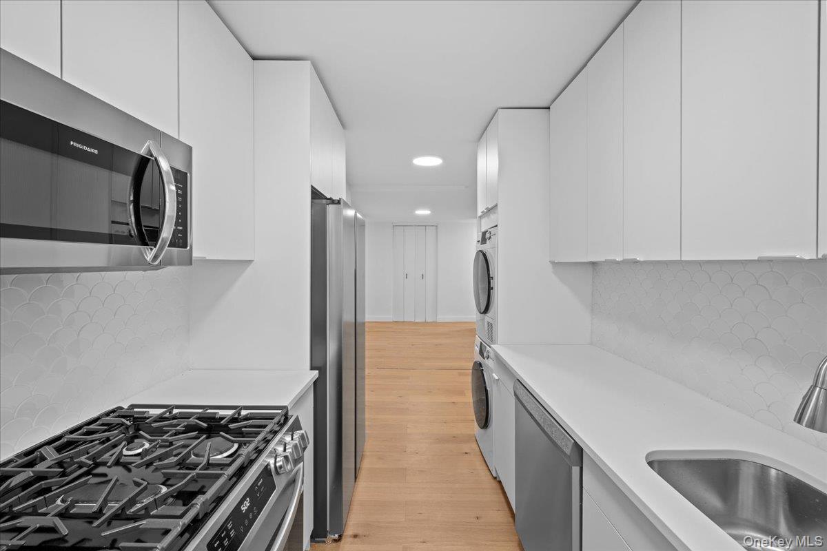 5700 Arlington Avenue, Unit 1C Bronx, NY 10471 - Photo 8 of 18 a kitchen with a sink and a stove top oven