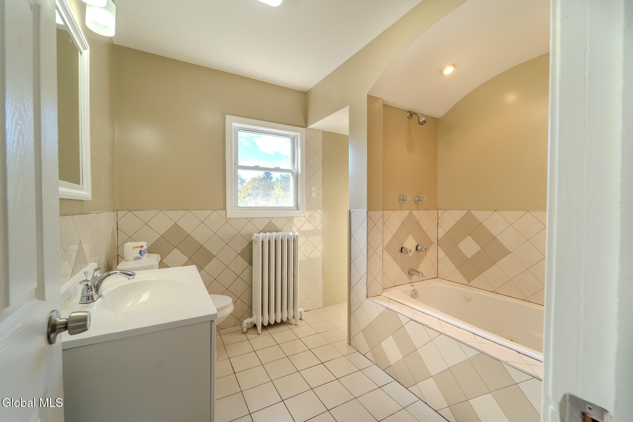 28 Everett Road Colonie, NY 12205 - Photo 18 of 45 MIG02821-HDR