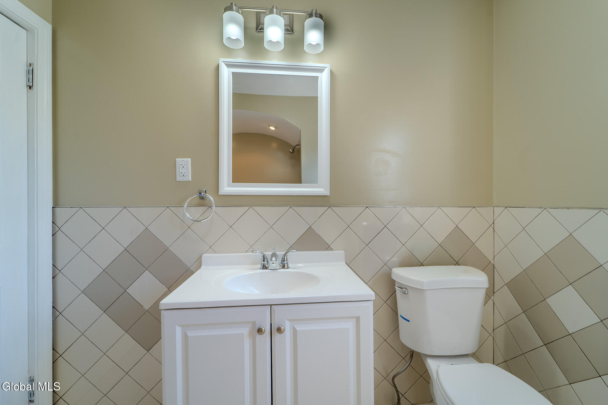 28 Everett Road Colonie, NY 12205 - Photo 19 of 45 MIG02830-HDR