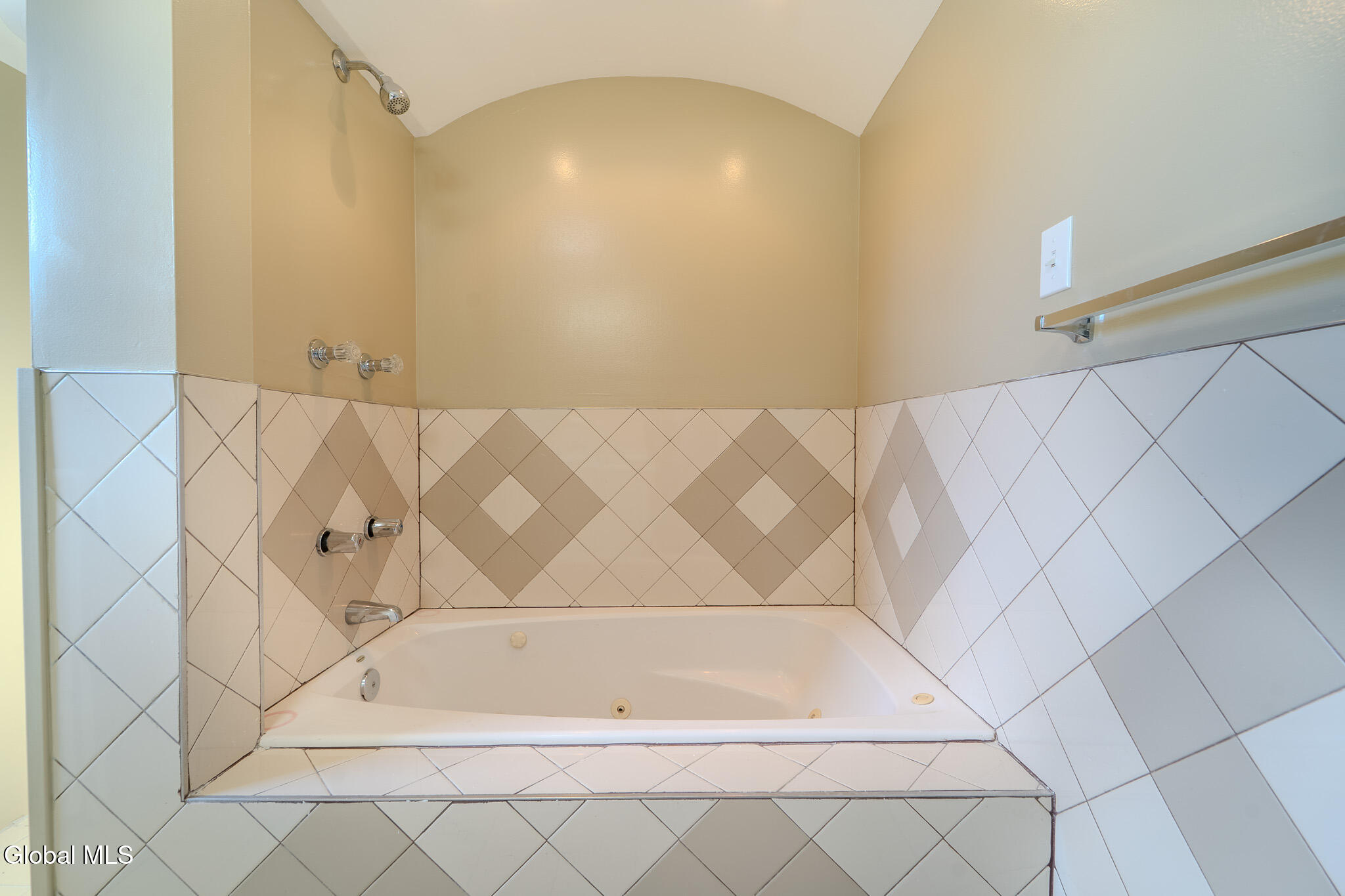 28 Everett Road Colonie, NY 12205 - Photo 20 of 45 MIG02824-HDR