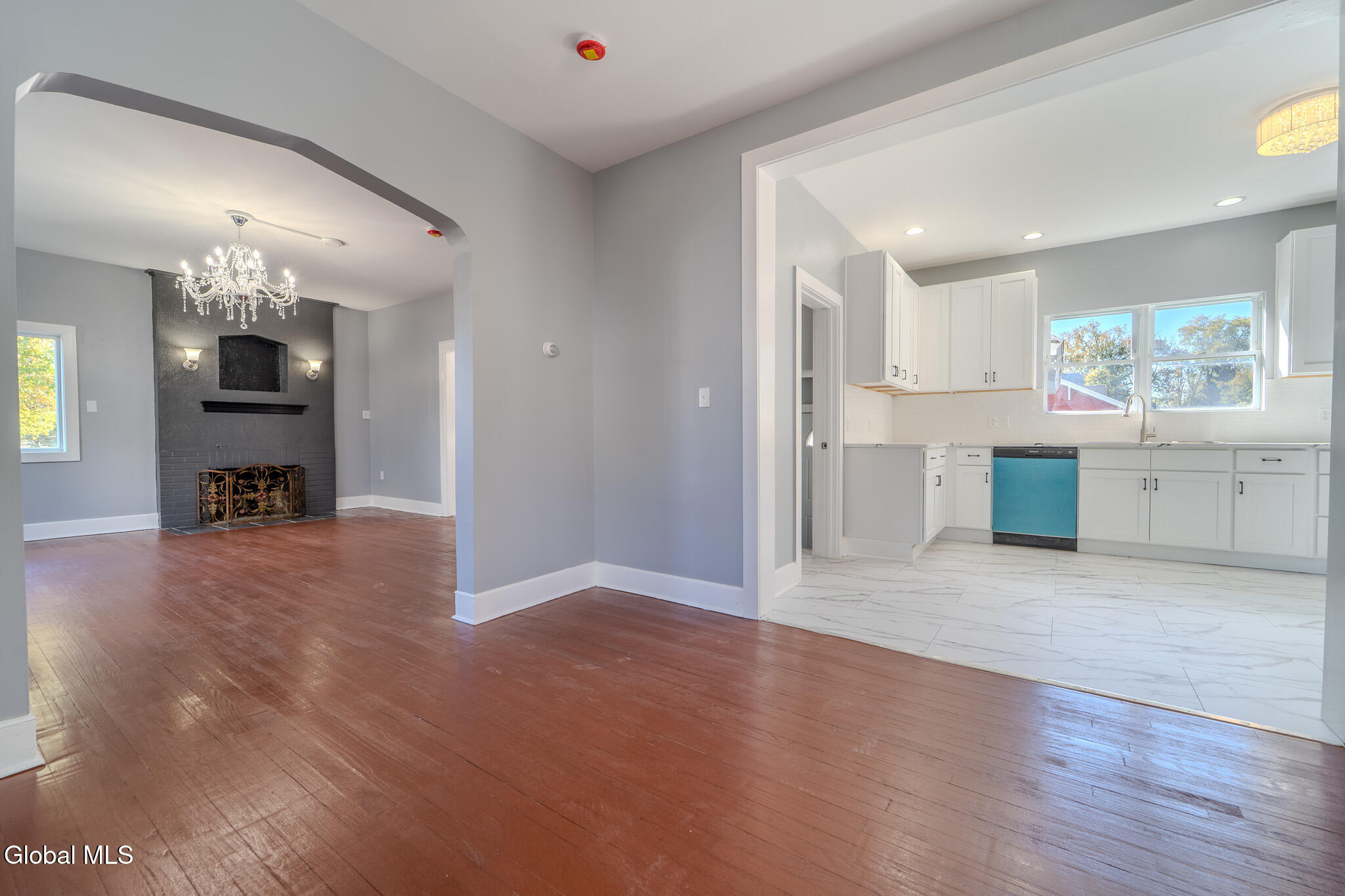 28 Everett Road Colonie, NY 12205 - Photo 9 of 45 MIG02971-HDR