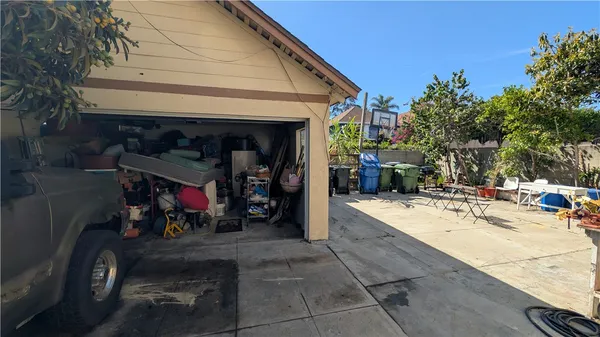 $1,190,000 | 2956 West 15th Street, Los Angeles, CA 90006
