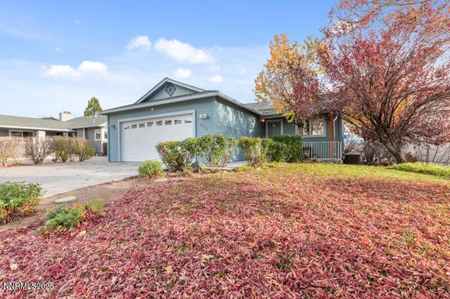 a view of house with a yard