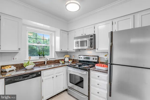$299,900 | 2106 North Scott Street, Unit 40, Arlington, VA 22209