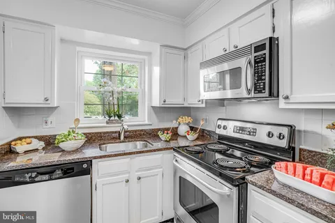 $299,900 | 2106 North Scott Street, Unit 40, Arlington, VA 22209