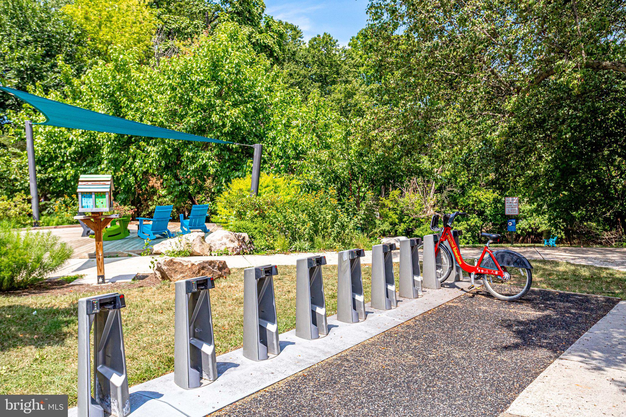 2106 North Scott Street, Unit 40 Arlington, VA 22209 - Photo 29 of 34 a view of a dinning table and chairs in patio