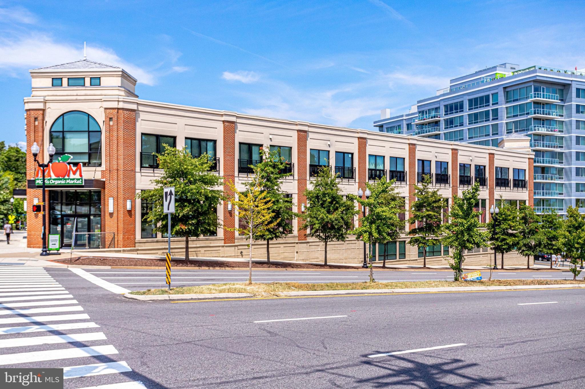 2106 North Scott Street, Unit 40 Arlington, VA 22209 - Photo 32 of 34 a view of a building with a garden