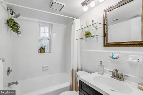 $299,900 | 2106 North Scott Street, Unit 40, Arlington, VA 22209