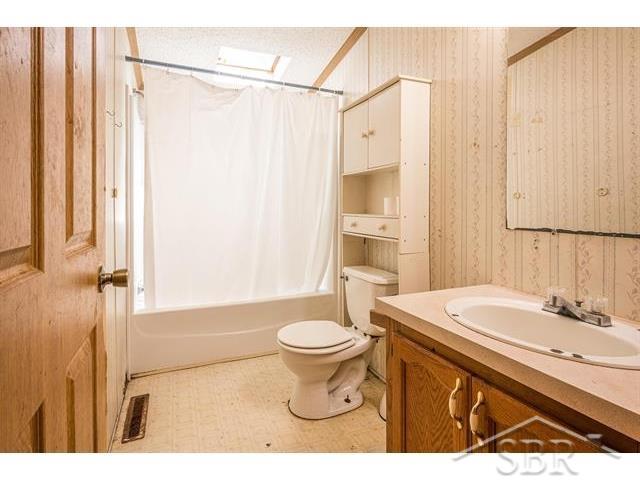 555 North 8 Mile Road Midland, MI 48640 - Photo 20 of 27 50146999-afe1ec0c-46dc-4f76-ad7c-0e223fde64fb.JPG