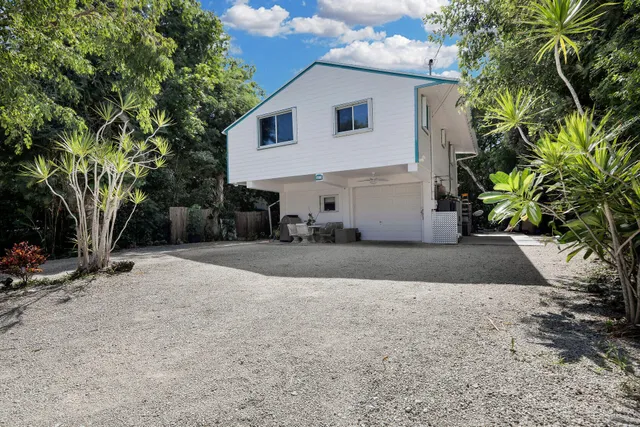 a view of a house with a yard and garage