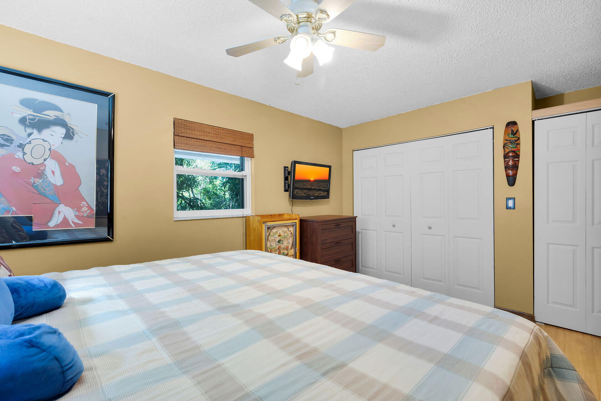 323 Bayview Avenue Key Largo, FL 33037 - Photo 29 of 46 a bedroom with a bed and a flat screen tv