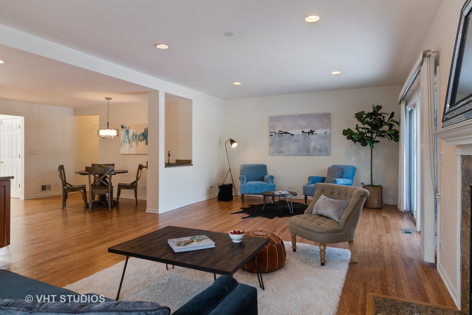 2422 Central Road Glenview, IL 60025 - Photo 6 of 18 a living room with furniture and wooden floor