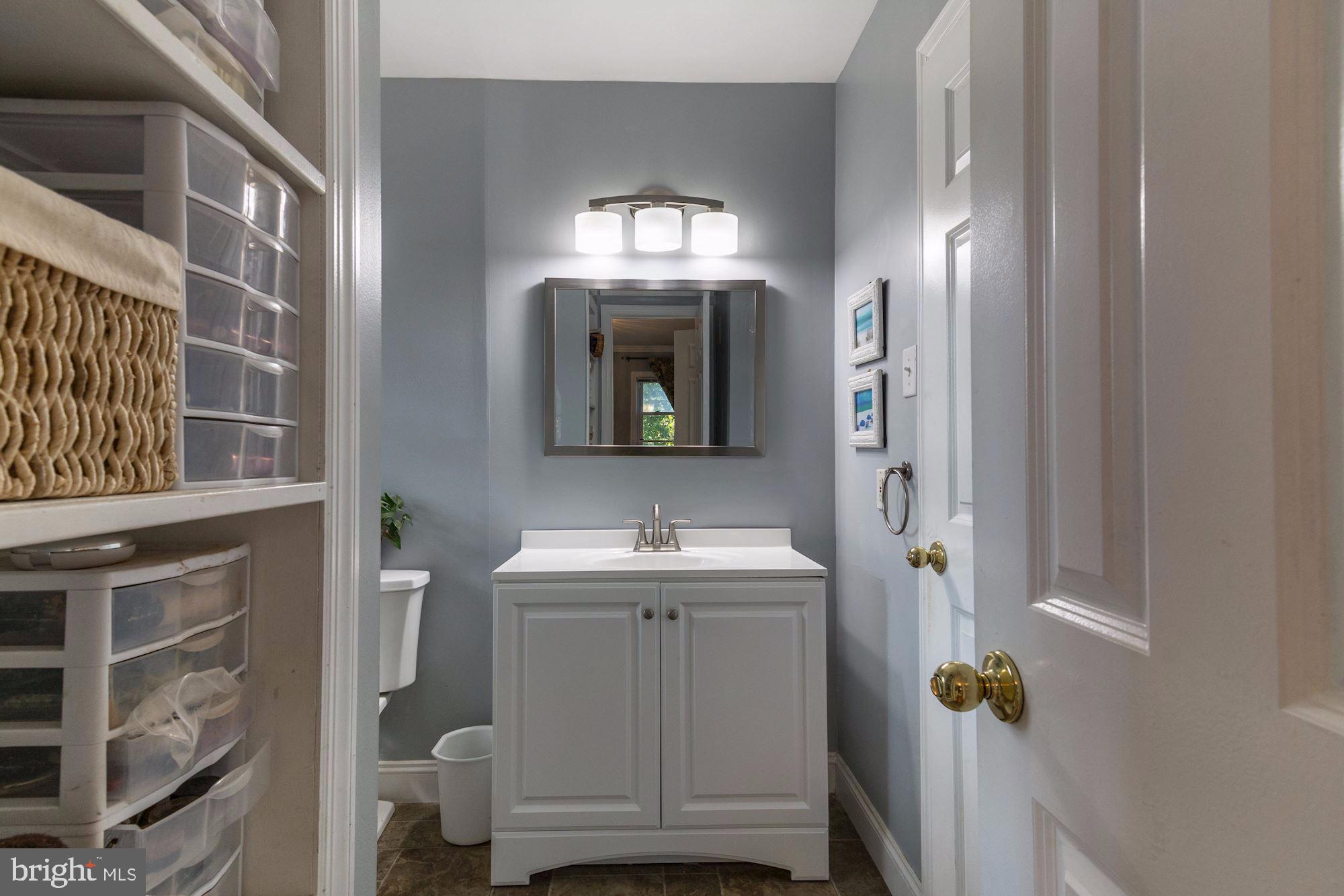 7606 Kingsbury Road Alexandria, VA 22315 - Photo 20 of 37 Upper Level Bath