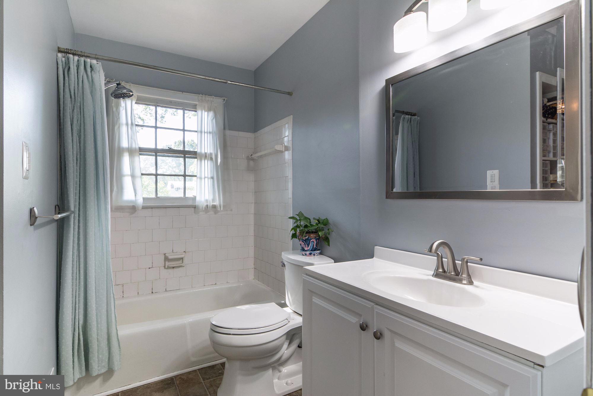 7606 Kingsbury Road Alexandria, VA 22315 - Photo 21 of 37 Upper Level Bath