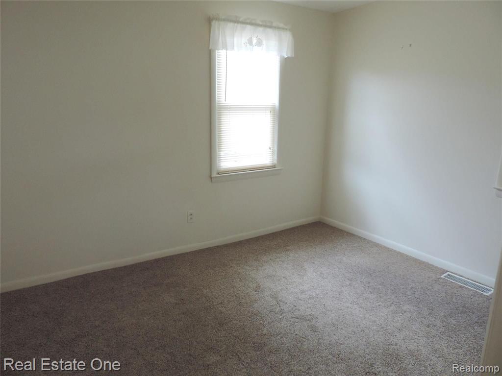 326 North Alice Avenue Rochester, MI 48307 - Photo 3 of 5