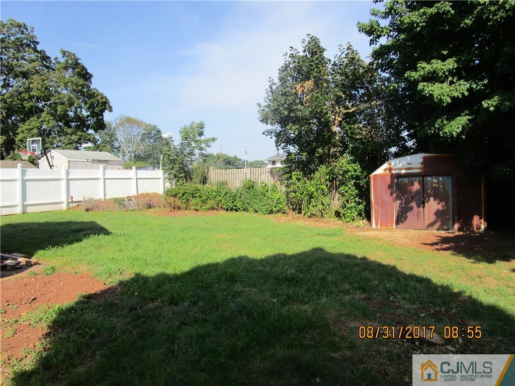 33 Winthrop Road Edison, NJ 08817 - Photo 22 of 23 a view of a garden with a house