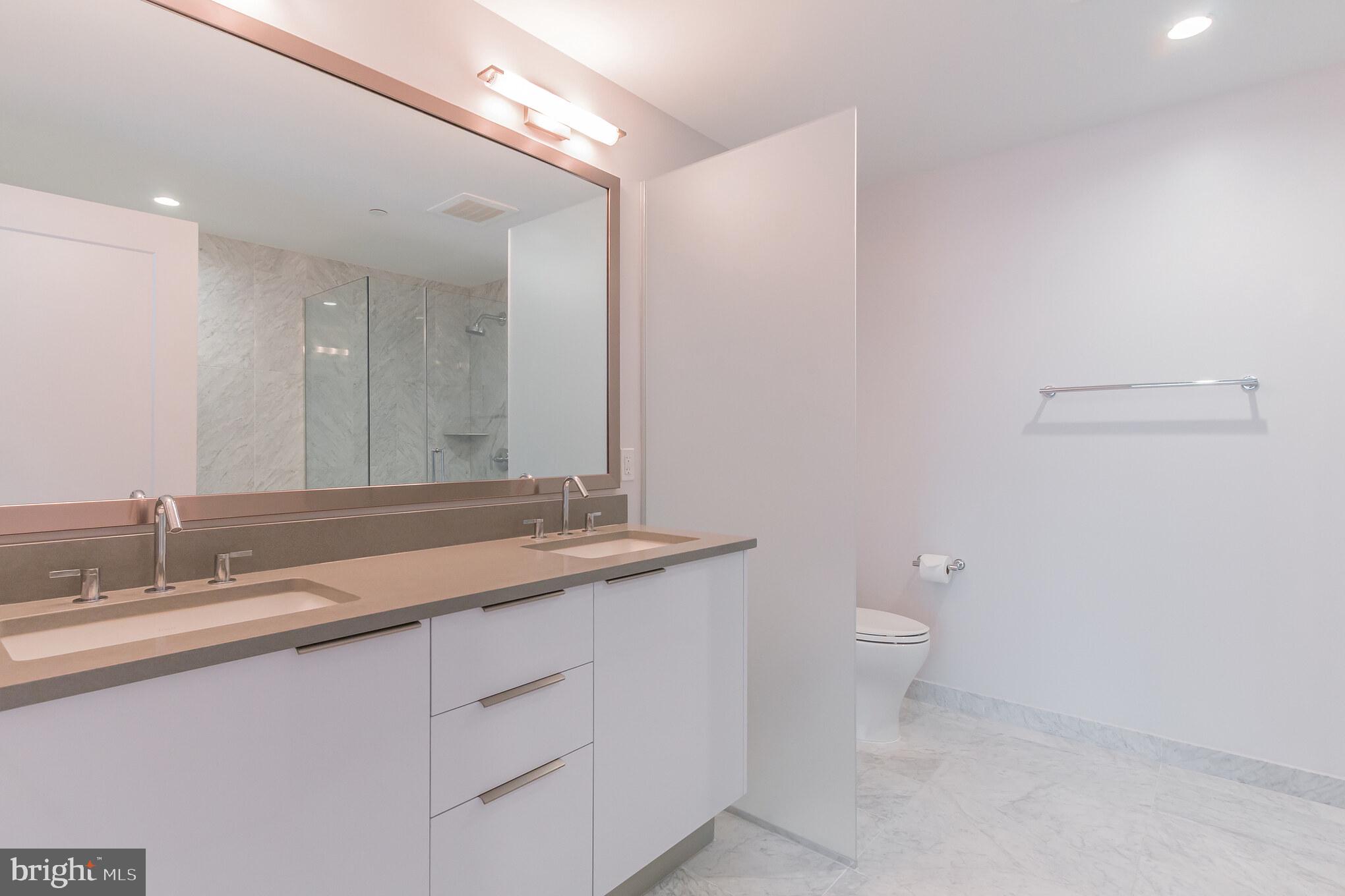 45 Sutton Square Southwest, Unit 906 Washington, DC 20024 - Photo 14 of 31 Primary bath with double sink