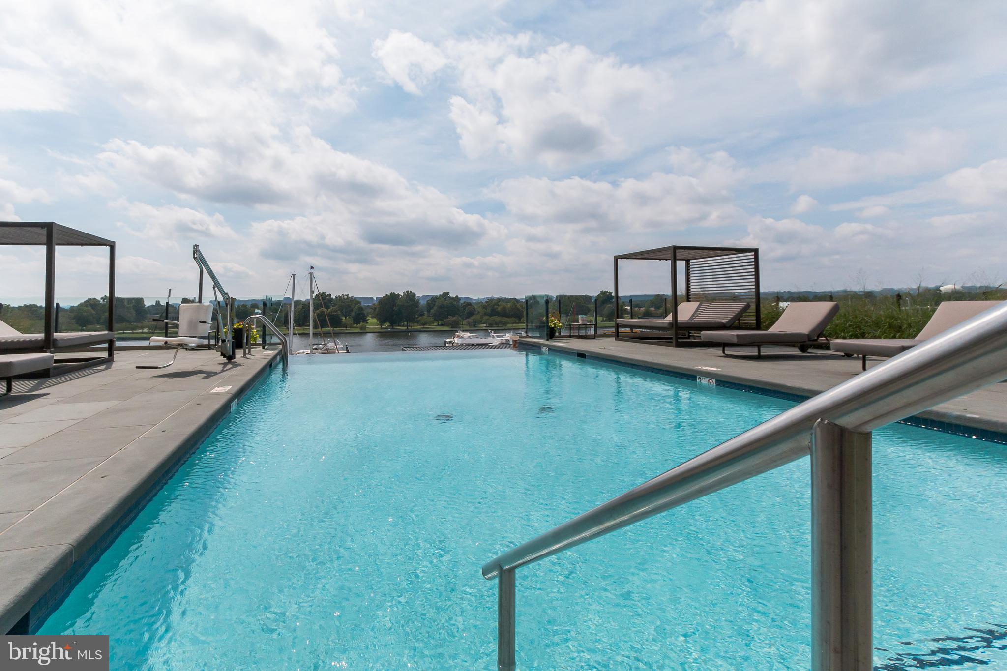 45 Sutton Square Southwest, Unit 906 Washington, DC 20024 - Photo 23 of 31 Infiniy pool