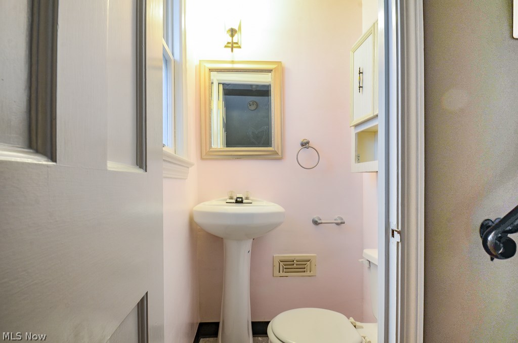 2215 Cranston Road Cleveland, OH 44118 - Photo 11 of 20 Gallery Image 11
