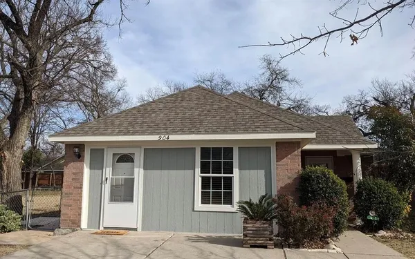 $2,300 | 904 Canal Street, McKinney, TX 75069